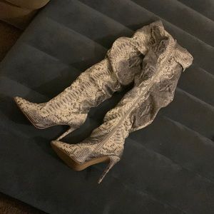 Women’s snake skin heeled boot